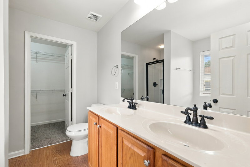 1,890/Mo, 3959 Cutler Donahoe Way Cumming, GA 30040 Primary Bathroom View
