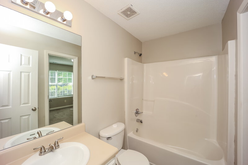 2,740/Mo, 2615 Thunder Basin Way Douglasville, GA 30135 Bathroom View 2