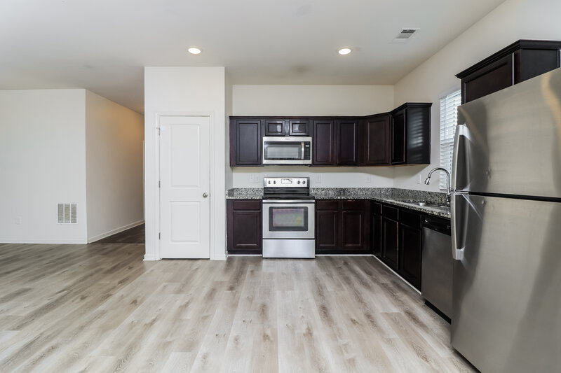 2,900/Mo, 7261 Lacey Drive Douglasville, GA 30134 Kitchen View 2