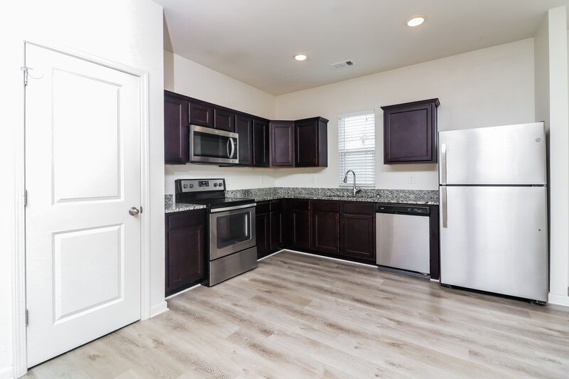 2,900/Mo, 7261 Lacey Drive Douglasville, GA 30134 Kitchen View 3