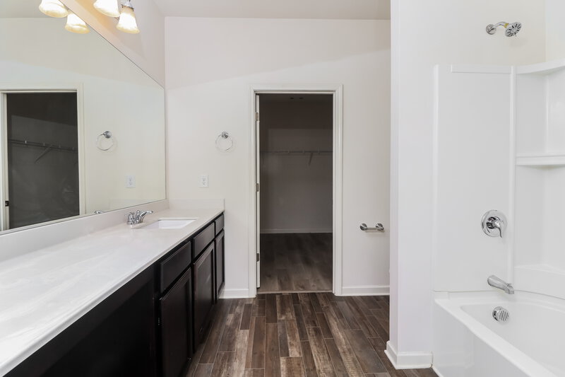2,900/Mo, 7261 Lacey Drive Douglasville, GA 30134 Main Bathroom View