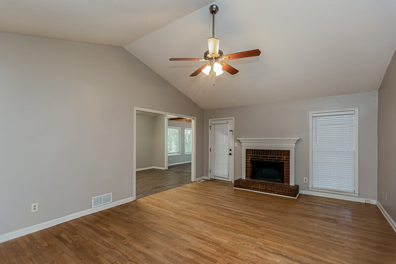 2,760/Mo, 3604 Spring Leaf Ln Acworth, GA 30101 Living Room View 2