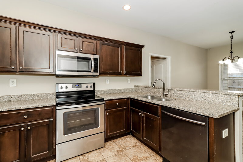 1,660/Mo, 49 Celtic Court Adairsville, GA 30103 Kitchen View 2