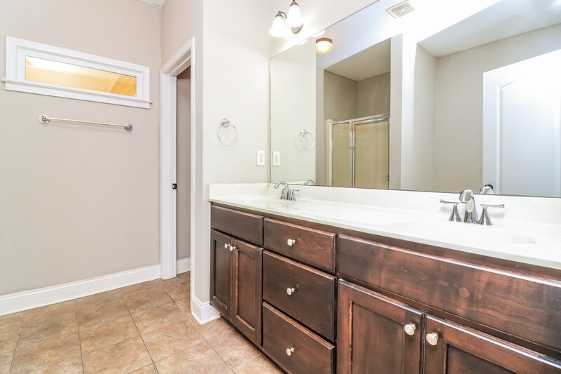 1,715/Mo, 49 Celtic Court Adairsville, GA 30103 Main Bathroom View