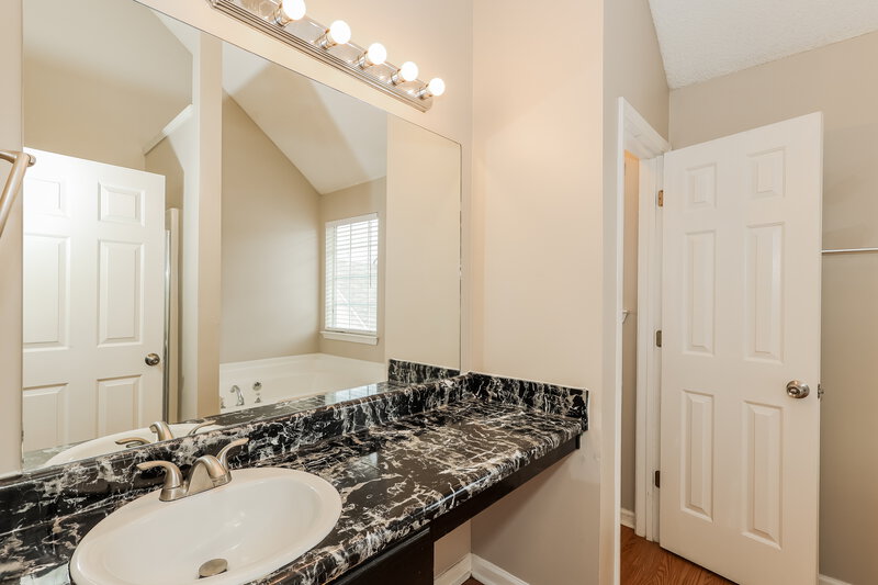 1,770/Mo, 248 Kings Cove Locust Grove, GA 30248 Main Bathroom View