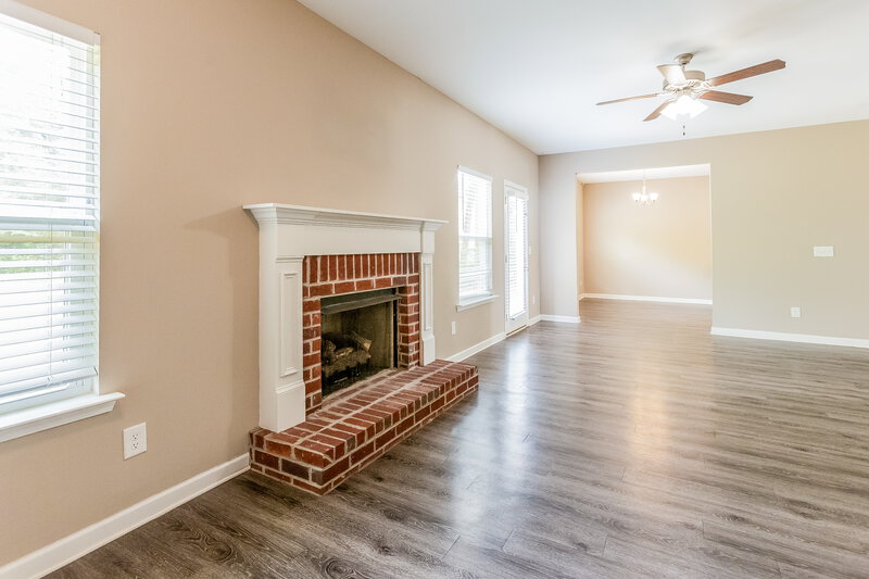 2,105/Mo, 70 Moss Way Cartersville, GA 30120 Living Room View