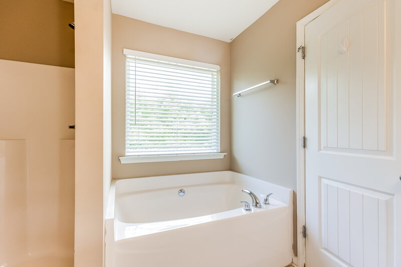 2,105/Mo, 70 Moss Way Cartersville, GA 30120 Main Bathroom View 2