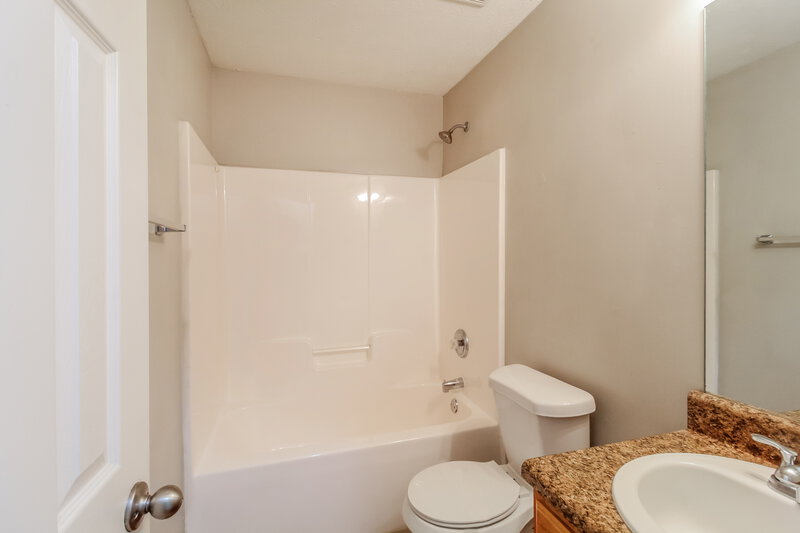 2,520/Mo, 245 Whistle Way Locust Grove, GA 30248 Main Bathroom View