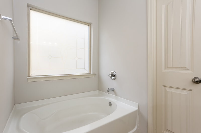 2,080/Mo, 313 Lara Lane McDonough, GA 30253 Main Bathroom View 2