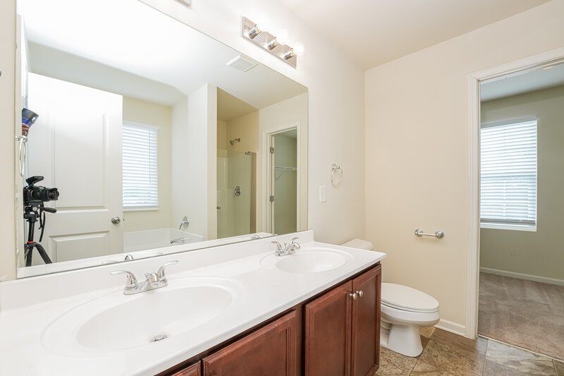 1,935/Mo, 110 Betty Ann Lane Covington, GA 30016 Main Bathroom View