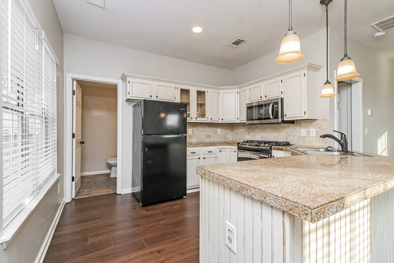 1,900/Mo, 228 Woodland Way Canton, GA 30114 Kitchen View
