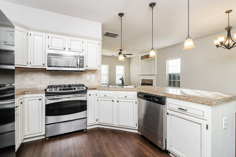 1,900/Mo, 228 Woodland Way Canton, GA 30114 Kitchen View 2