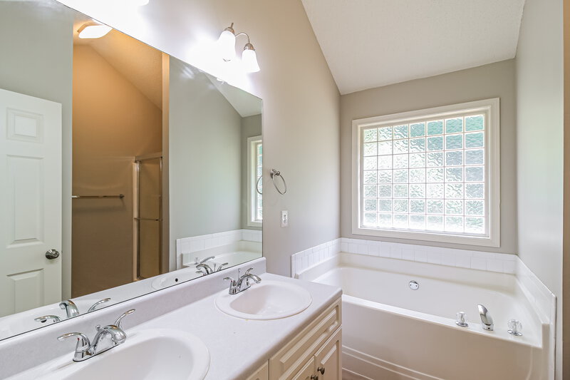 2,185/Mo, 128 Paxton Place Newnan, GA 30263 Main Bathroom View