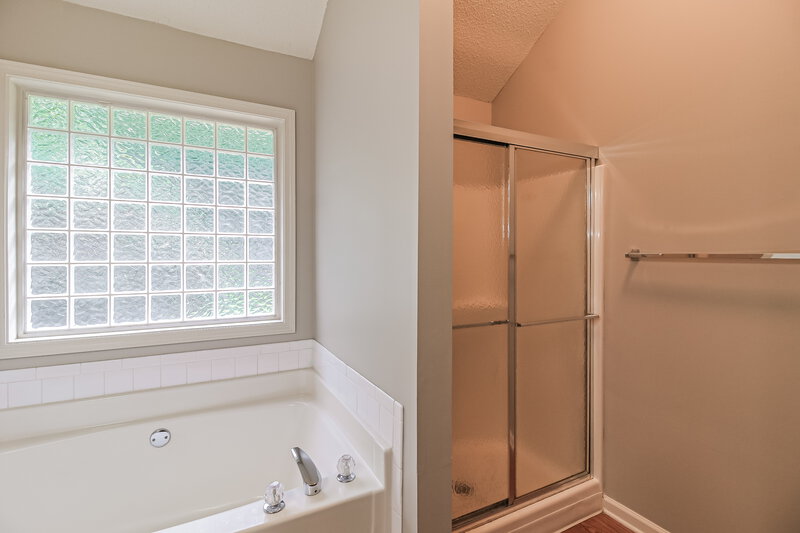 2,185/Mo, 128 Paxton Place Newnan, GA 30263 Main Bathroom View 2