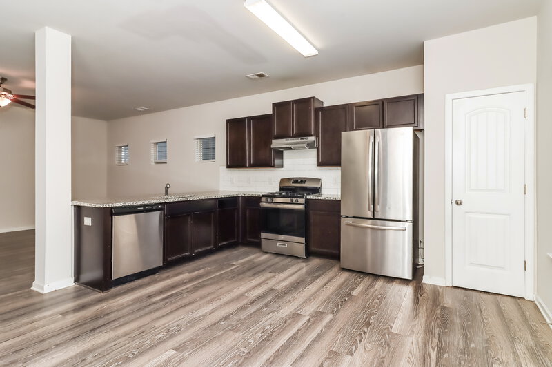 1,910/Mo, 143 Preserve Dr Newnan, GA 30263 Kitchen View