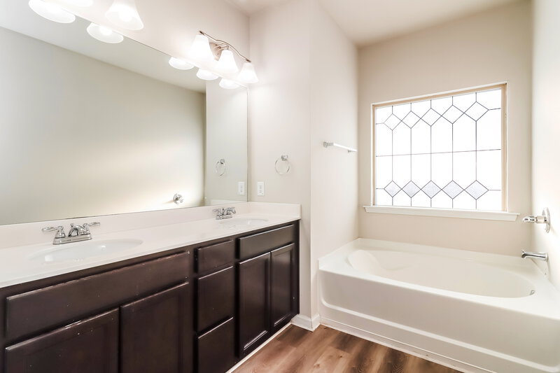 1,910/Mo, 143 Preserve Dr Newnan, GA 30263 Main Bathroom View