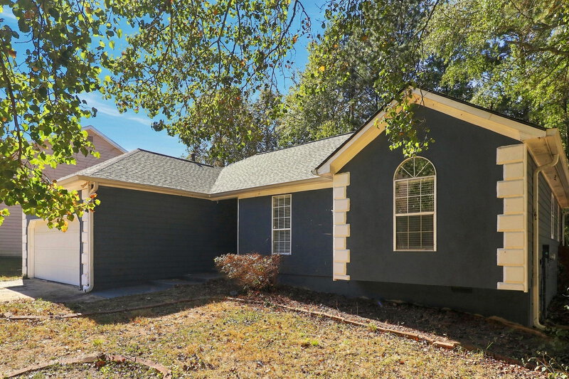 2,215/Mo, 2663 Candler Dr Marietta, GA 30064 Front View