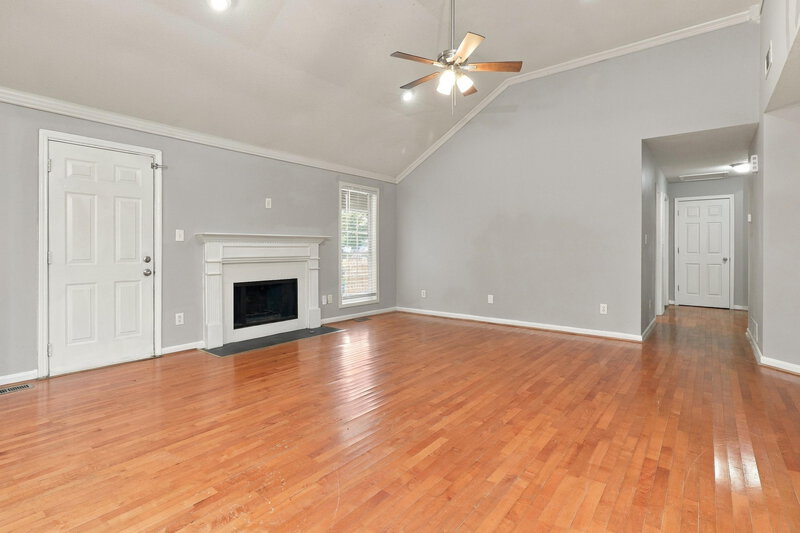 2,215/Mo, 2663 Candler Dr Marietta, GA 30064 Living Room View