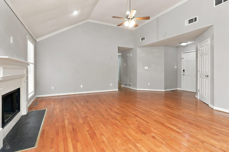 2,215/Mo, 2663 Candler Dr Marietta, GA 30064 Living Room View 2