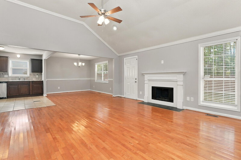 2,215/Mo, 2663 Candler Dr Marietta, GA 30064 Living Room View 4