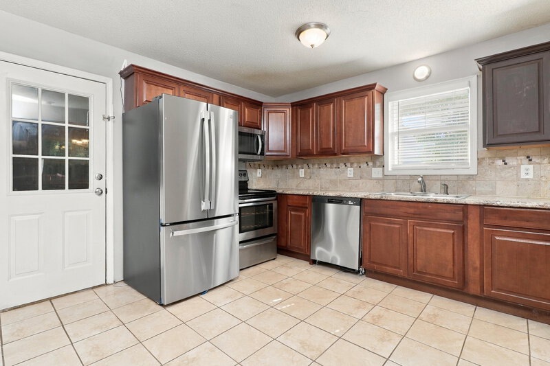 2,215/Mo, 2663 Candler Dr Marietta, GA 30064 Kitchen View 2