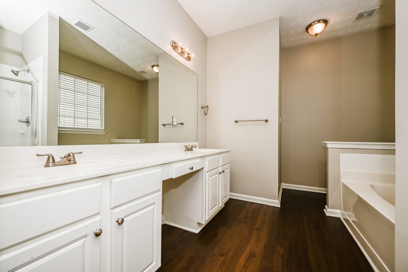 1,920/Mo, 1447 Wilshire Way McDonough, GA 30253 Main Bathroom View