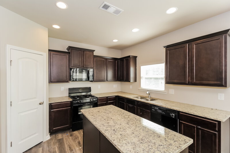 2,035/Mo, 361 Susie Creek Ln Villa Rica, GA 30180 Kitchen View