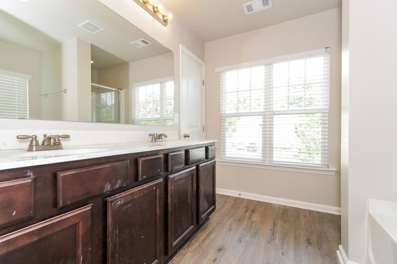 2,035/Mo, 361 Susie Creek Ln Villa Rica, GA 30180 Main Bathroom View