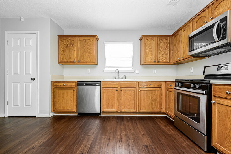 2,045/Mo, 5028 Kens Court Stockbridge, GA 30281 Kitchen View 2