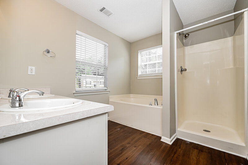 2,045/Mo, 5028 Kens Court Stockbridge, GA 30281 Main Bathroom View