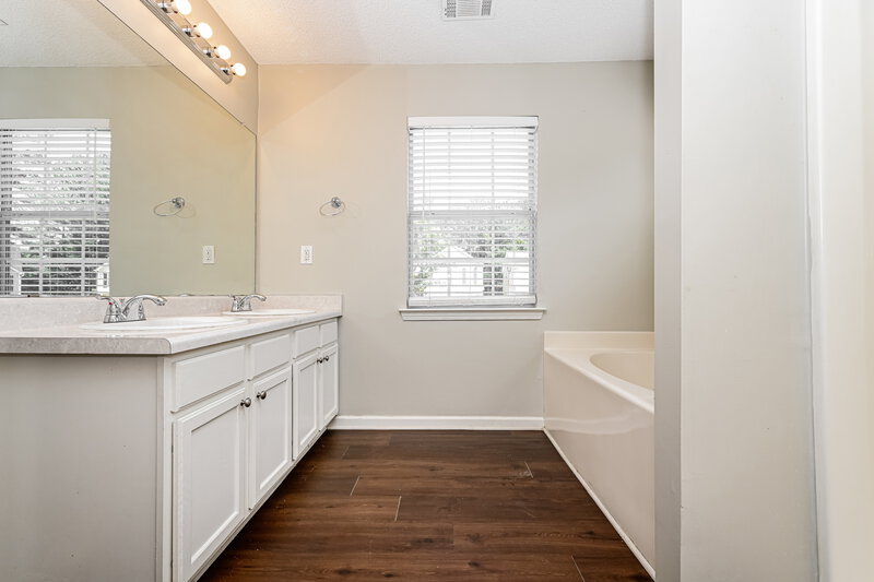 2,045/Mo, 5028 Kens Court Stockbridge, GA 30281 Main Bathroom View 2