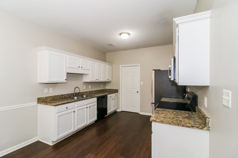 1,910/Mo, 5040 Pioneer Parkway McDonough, GA 30253 Kitchen View