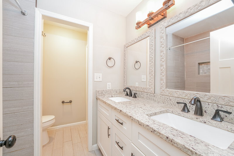 2,010/Mo, 299 Cindy Dr Conyers, GA 30094 Main Bathroom View