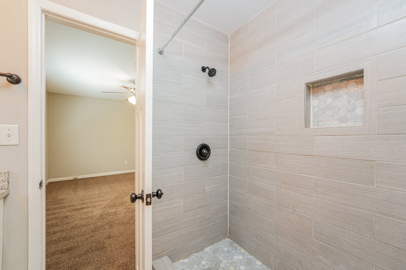 2,010/Mo, 299 Cindy Dr Conyers, GA 30094 Main Bathroom View 2