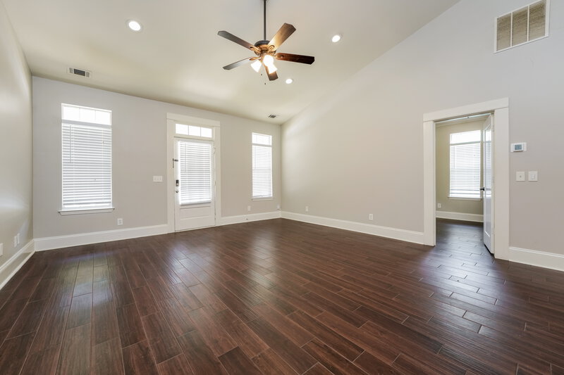 2,155/Mo, 605 Brookwater Dr Stockbridge, GA 30281 Living Room View 2