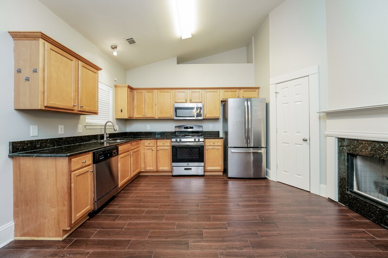 2,155/Mo, 605 Brookwater Dr Stockbridge, GA 30281 Kitchen View