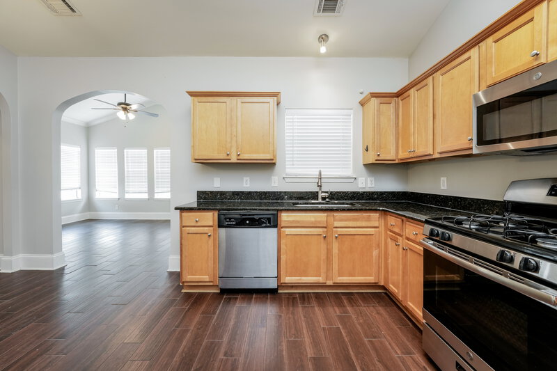 2,155/Mo, 605 Brookwater Dr Stockbridge, GA 30281 Kitchen View 2