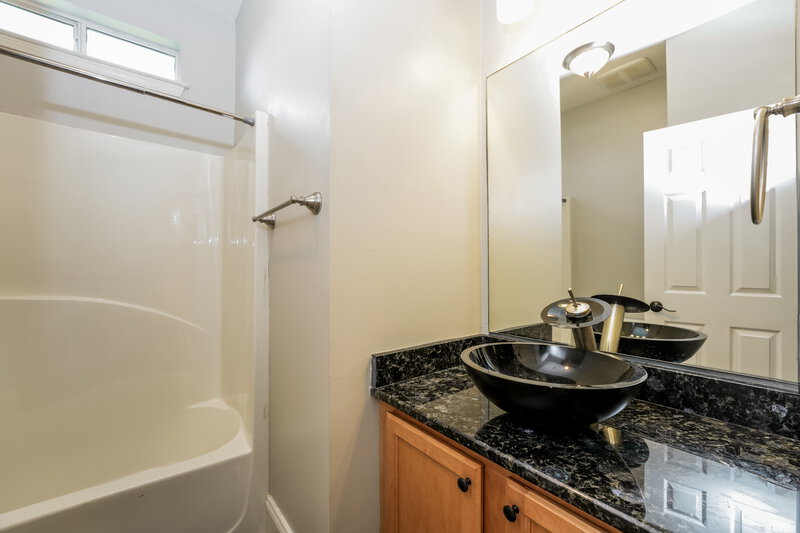 2,155/Mo, 605 Brookwater Dr Stockbridge, GA 30281 Bathroom View