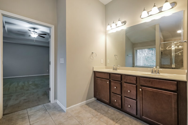 2,170/Mo, 345 Lenore Court Hiram, GA 30141 Main Bathroom View