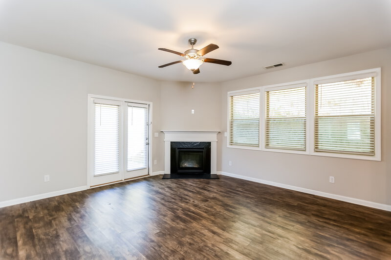 1,960/Mo, 387 Lenore Court Hiram, GA 30141 Living Room View