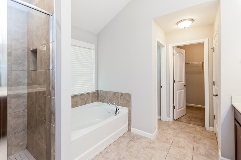 1,960/Mo, 387 Lenore Court Hiram, GA 30141 Main Bathroom View 2