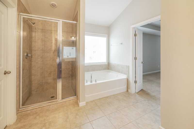 2,300/Mo, 314 Lenore Court Hiram, GA 30141 Main Bathroom View