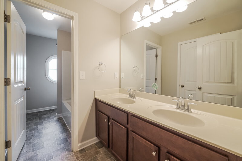 2,300/Mo, 314 Lenore Court Hiram, GA 30141 Bathroom View 3