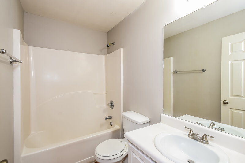 2,900/Mo, 204 Happy Trail Locust Grove, GA 30248 Bathroom View