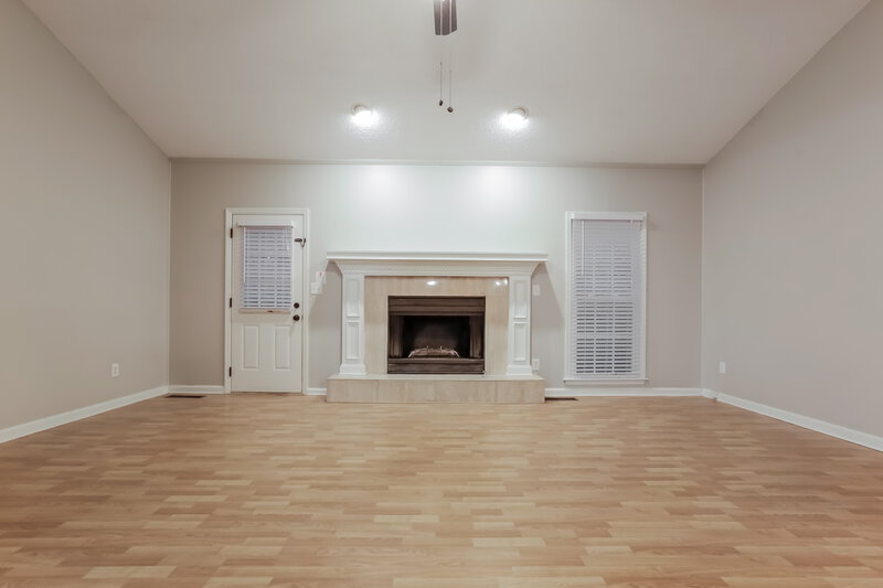 2,195/Mo, 107 Springwater Trace Woodstock, GA 30188 Living Room View 4