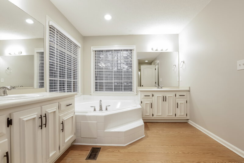 2,195/Mo, 107 Springwater Trace Woodstock, GA 30188 Main Bathroom View