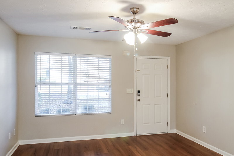 1,875/Mo, 87 Belmont Park Dr Newnan, GA 30263 Foyer View