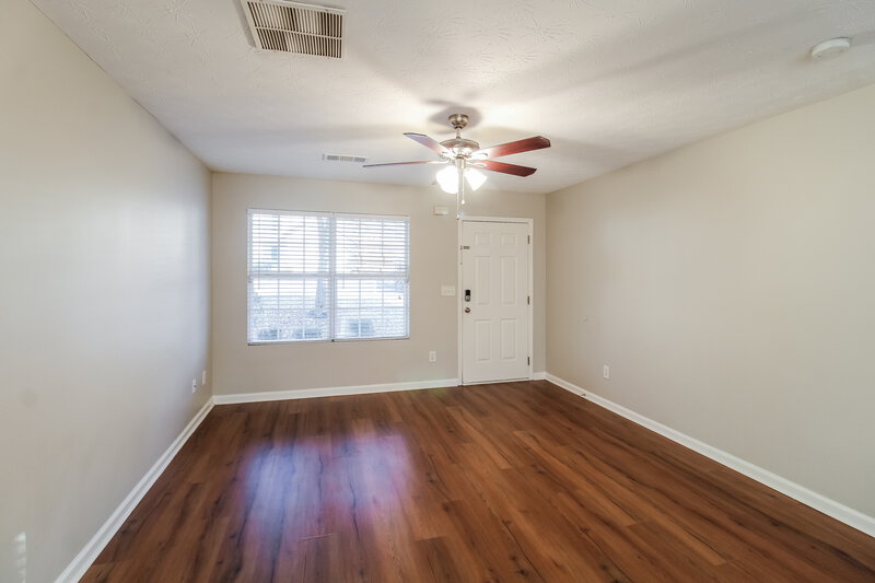 1,875/Mo, 87 Belmont Park Dr Newnan, GA 30263 Living Room View