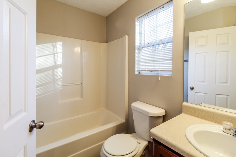 1,875/Mo, 87 Belmont Park Dr Newnan, GA 30263 Main Bathroom View