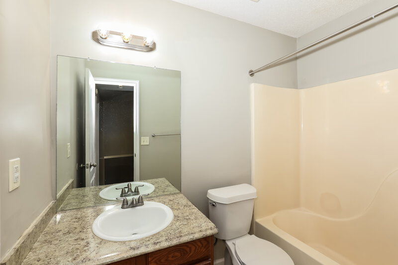 1,730/Mo, 306 Breezy Hill Walk Stockbridge, GA 30281 Bathroom View